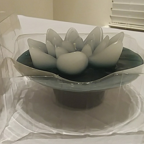 FLOATING CANDLES - Picture 5 of 6